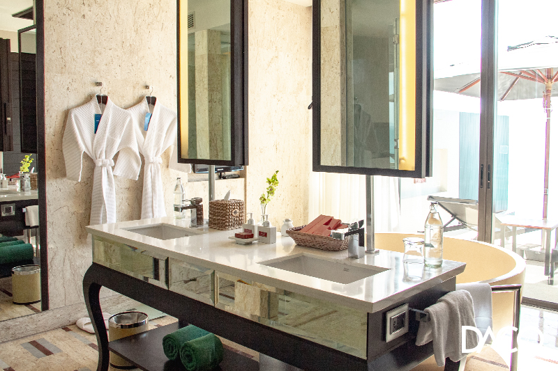 ทะเล ท้องฟ้า และพระอาทิตย์ตกที่งดงาม "Conrad Koh Samui"