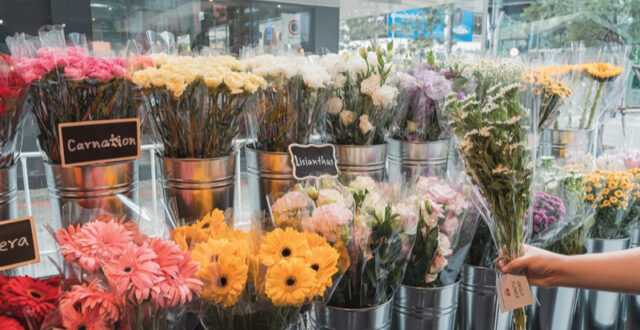 UNIQLO FLOWER จากการร่วมมือกับร้านดอกไม้ Bangkok Flower