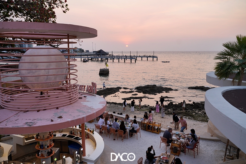 Casa Tropika บ้านริมทะเลที่เสิร์ฟความทรอปิคอลผ่านอาหารและบรรยากาศ