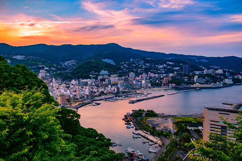 Atami เมืองพักผ่อนริมทะเลใกล้โตเกียว